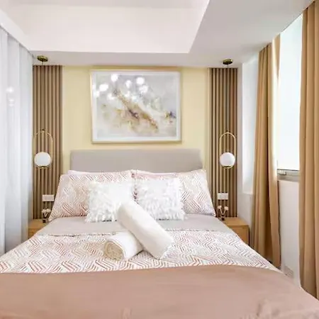 Dsa'Scrib 1Br Azure Near Airport Apartment
